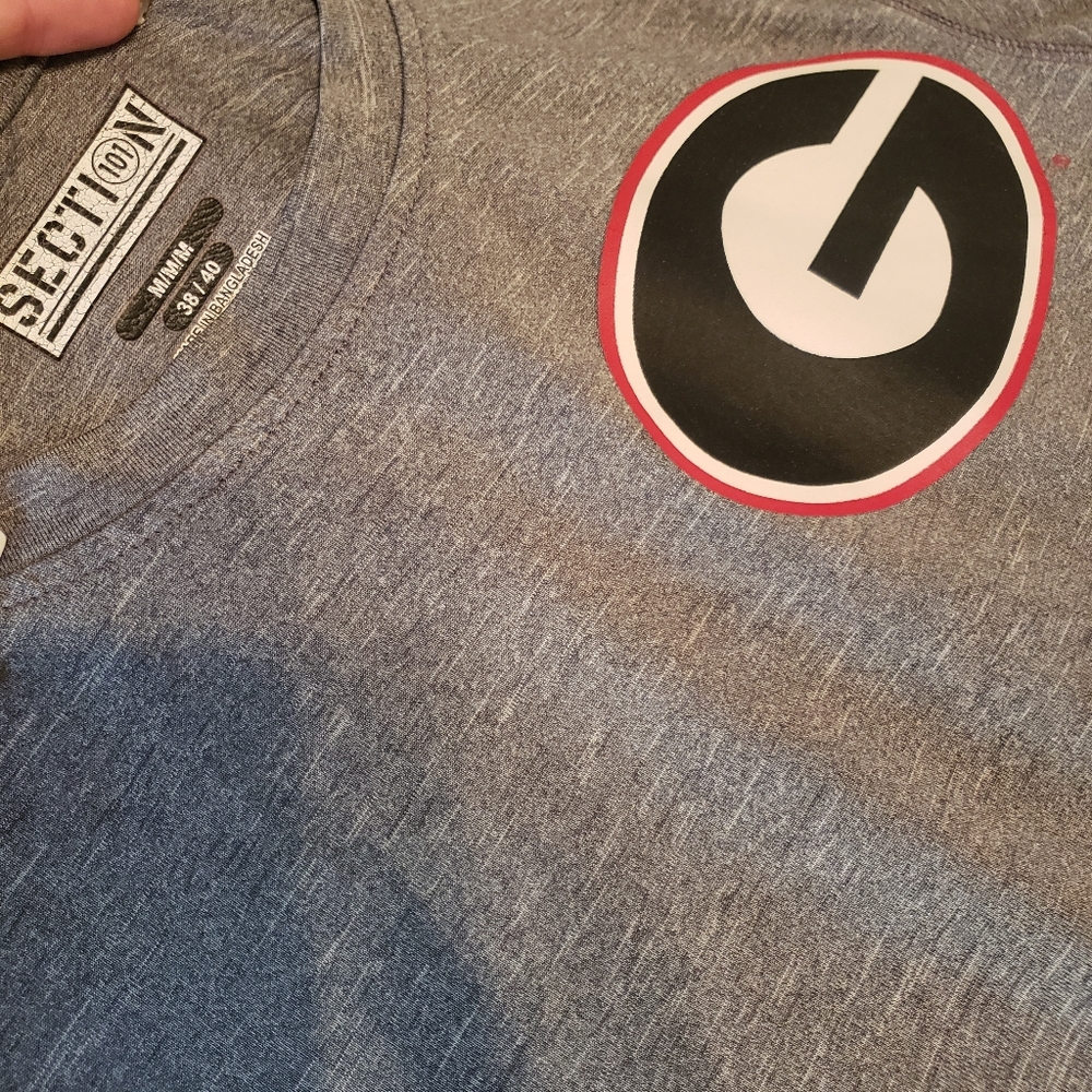 GA Bulldogs shirt and ATL Braves shirt